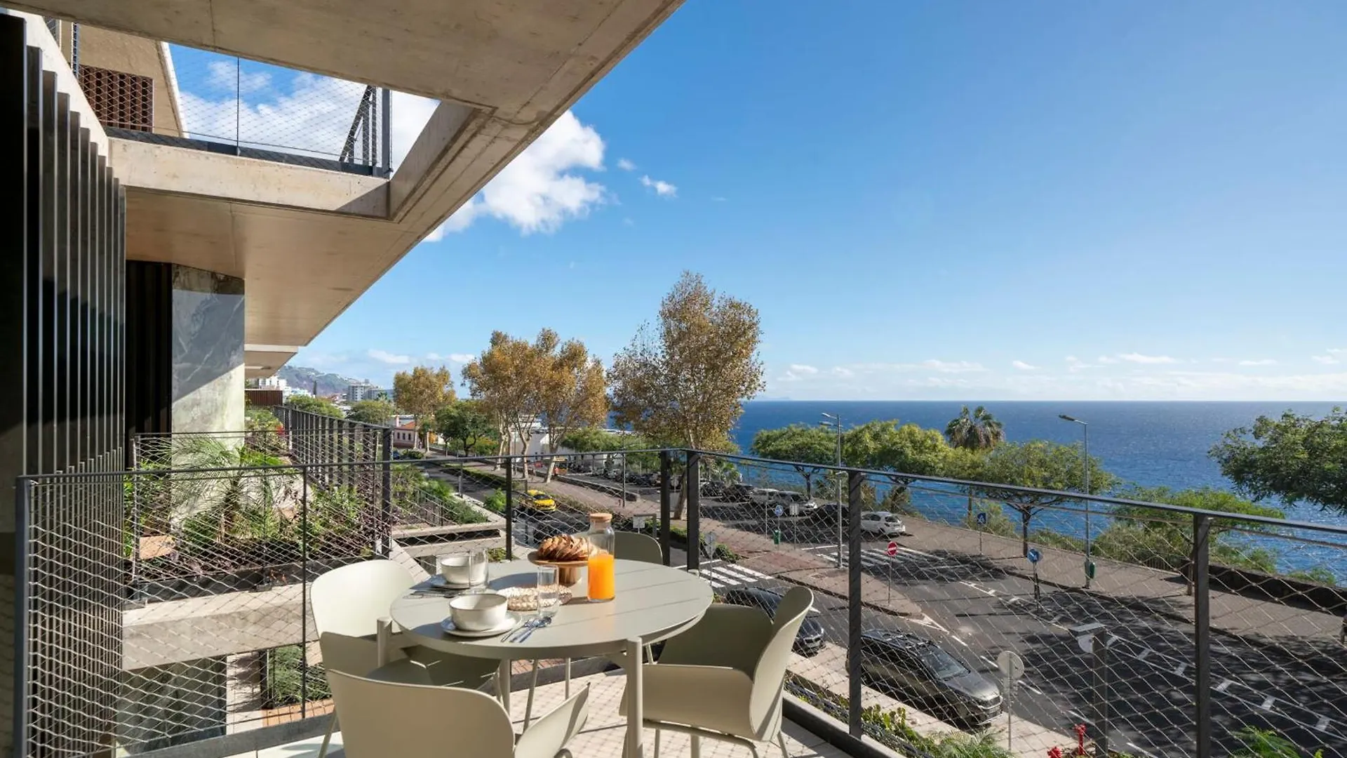 Savoy Monumentalis I By An Island Apart 푼샬